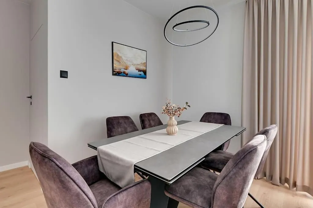 Zajezdnia Wrzeszcz 2 By Grand Apartments غدانسك 0*,